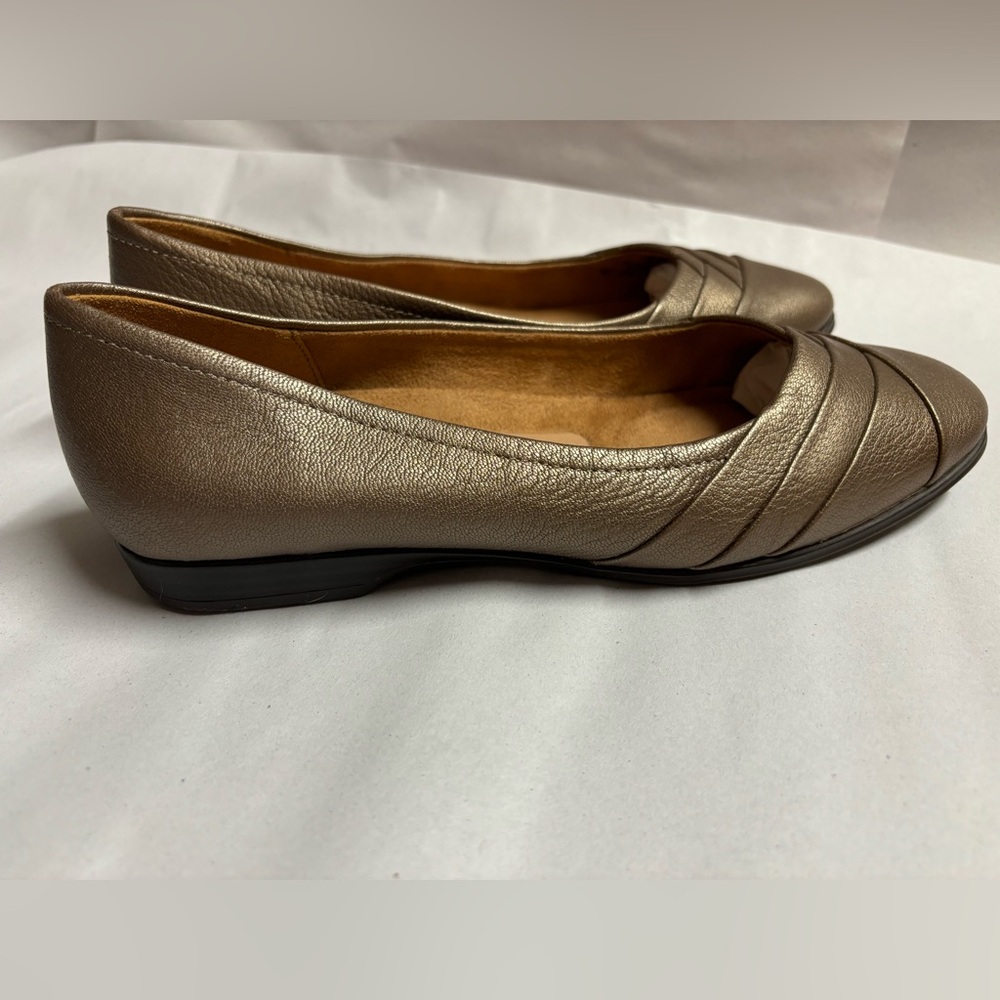 Naturalizer Jaye Slip On Flats in Nickel Alloy Metallic Size 8